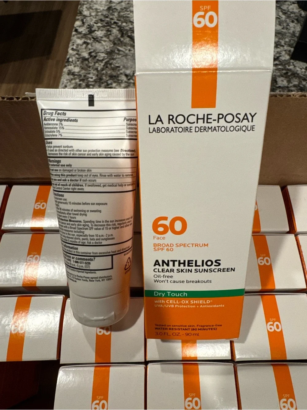 ANTHELIOS CLEAR SKIN OIL FREE SUNSCREEN SPF 60